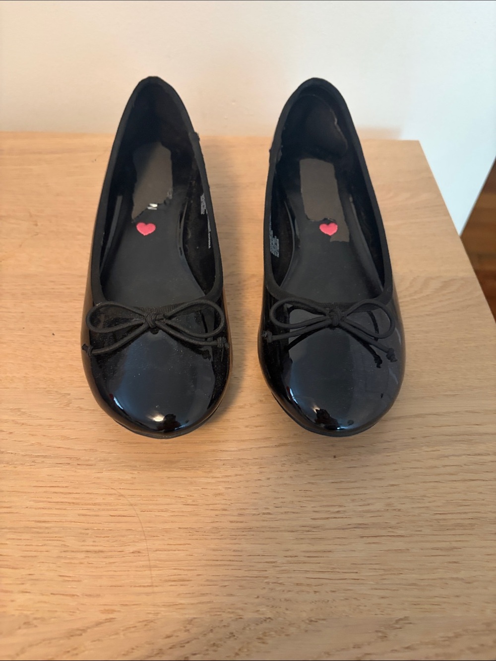 Steve Madden Girls Black Patent Bow Ballet Style Very low heels